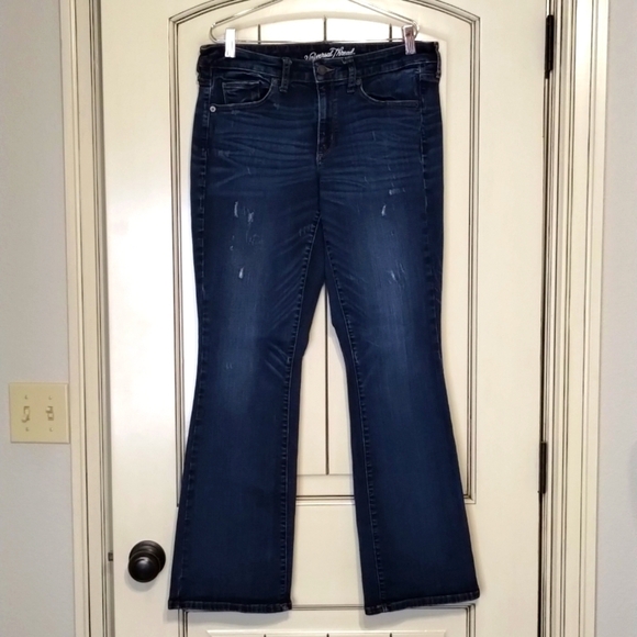 Universal Thread Skinny Midrise Bootcut Denim Jeans Size 10/30R Distressed - Picture 1 of 13